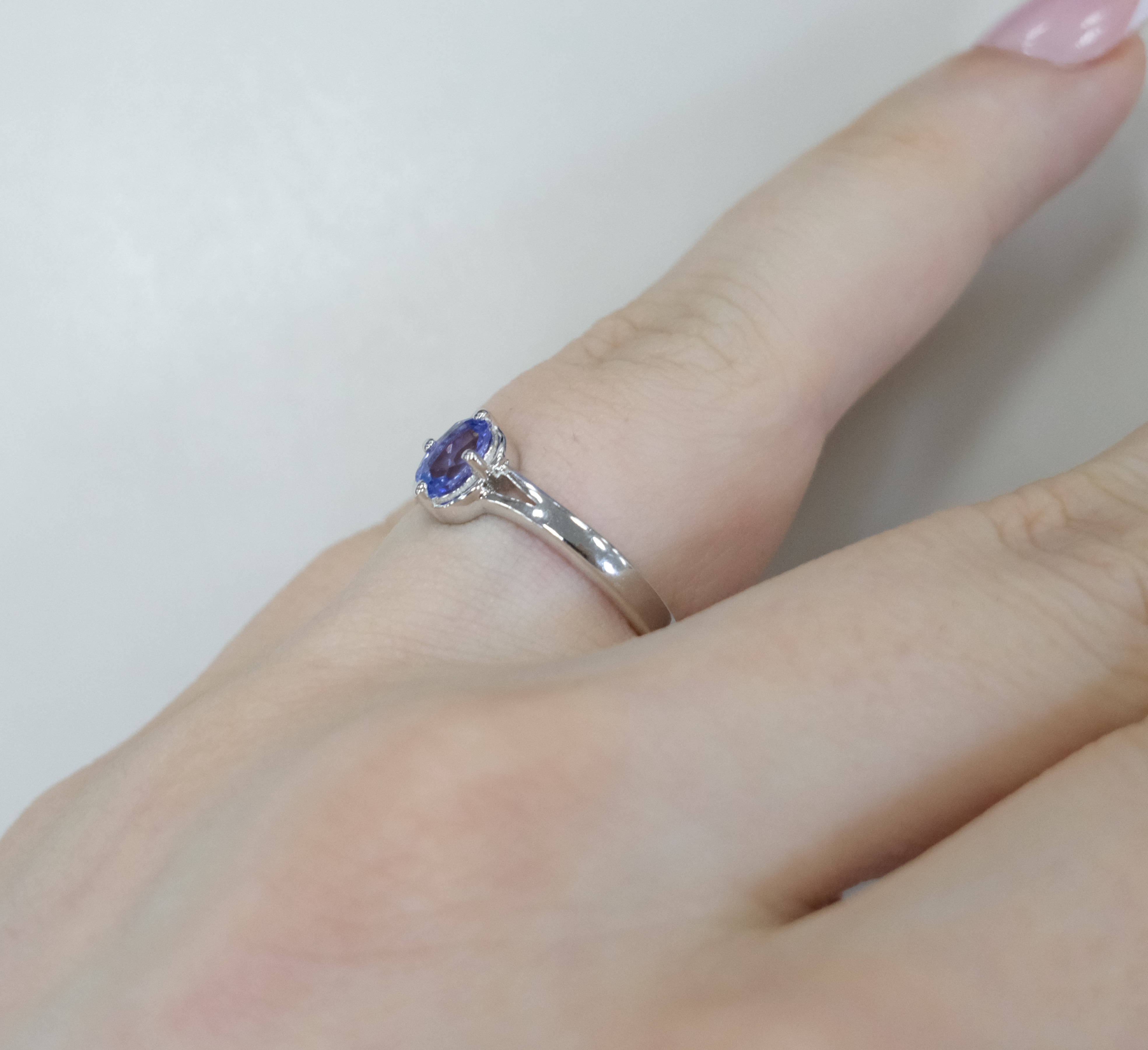 Серебряное кольцо с танзанитом